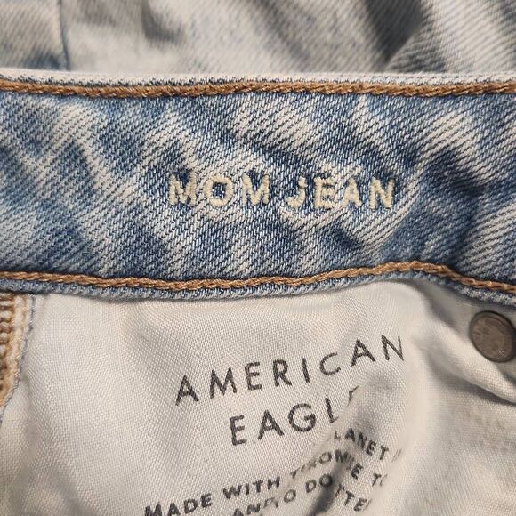 American Eagle Size 00 Long Light Wash Denim Mom Jeans - Picture 6 of 7